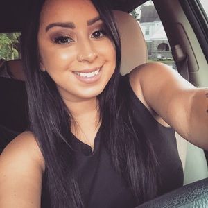 Meet your Posher, Alicia